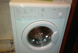 Indesit pralni stroj wiun 81 navodila