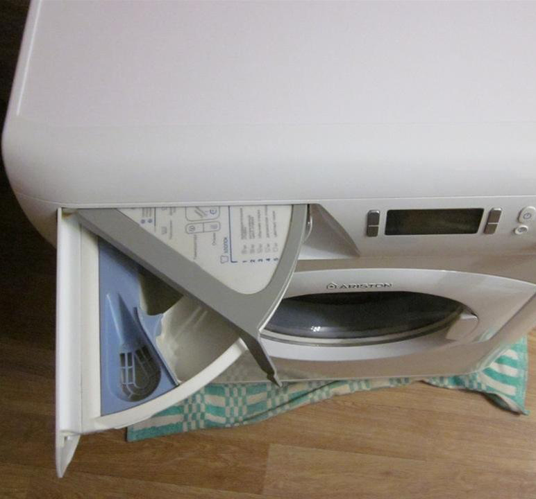 Sprejemnik prahu Hotpoint Ariston AVSL109