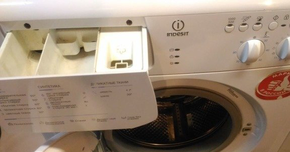 Indesit WIUN 102 sprejemnik prahu