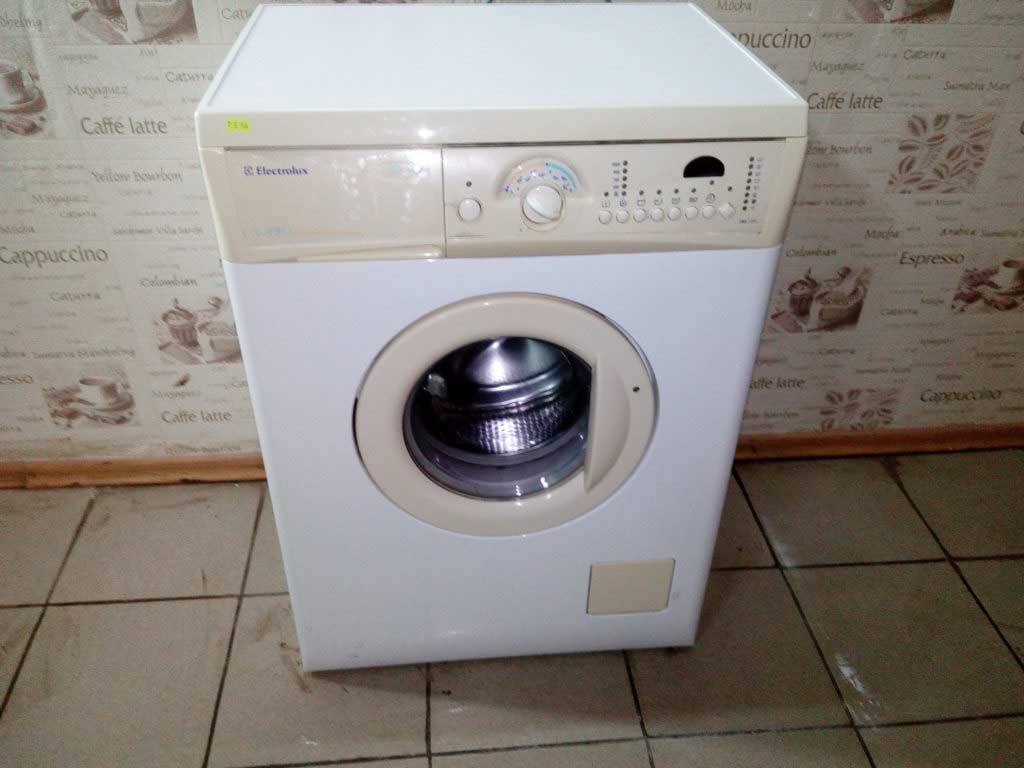 Pralni stroj Electrolux ews 1046